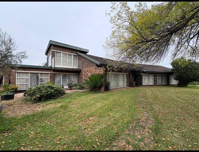 4 BEDROOM HOUSE FOR SALE IN VAN DER MERWES KROON